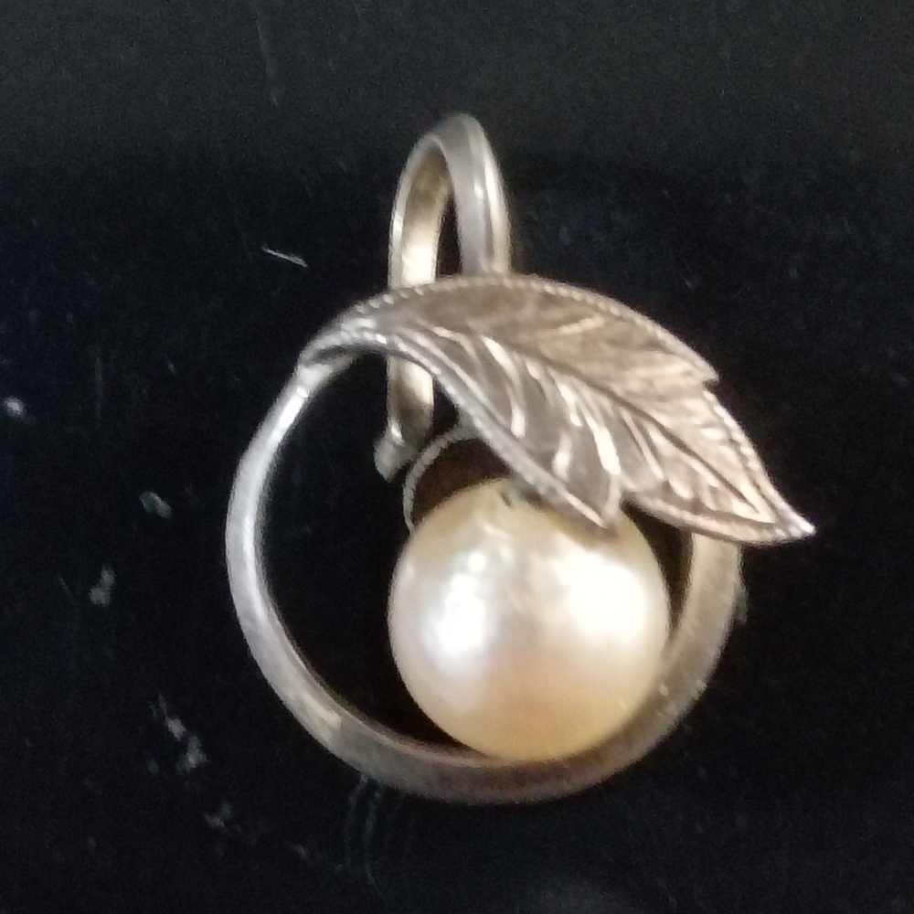 Vintage Mikimoto Sterling Silver siCultured Pearl Leaf